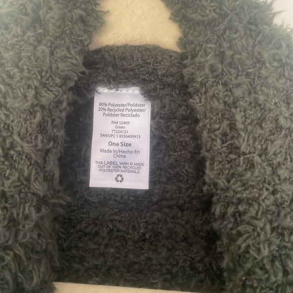 Green Poncho - Picture 5 of 5